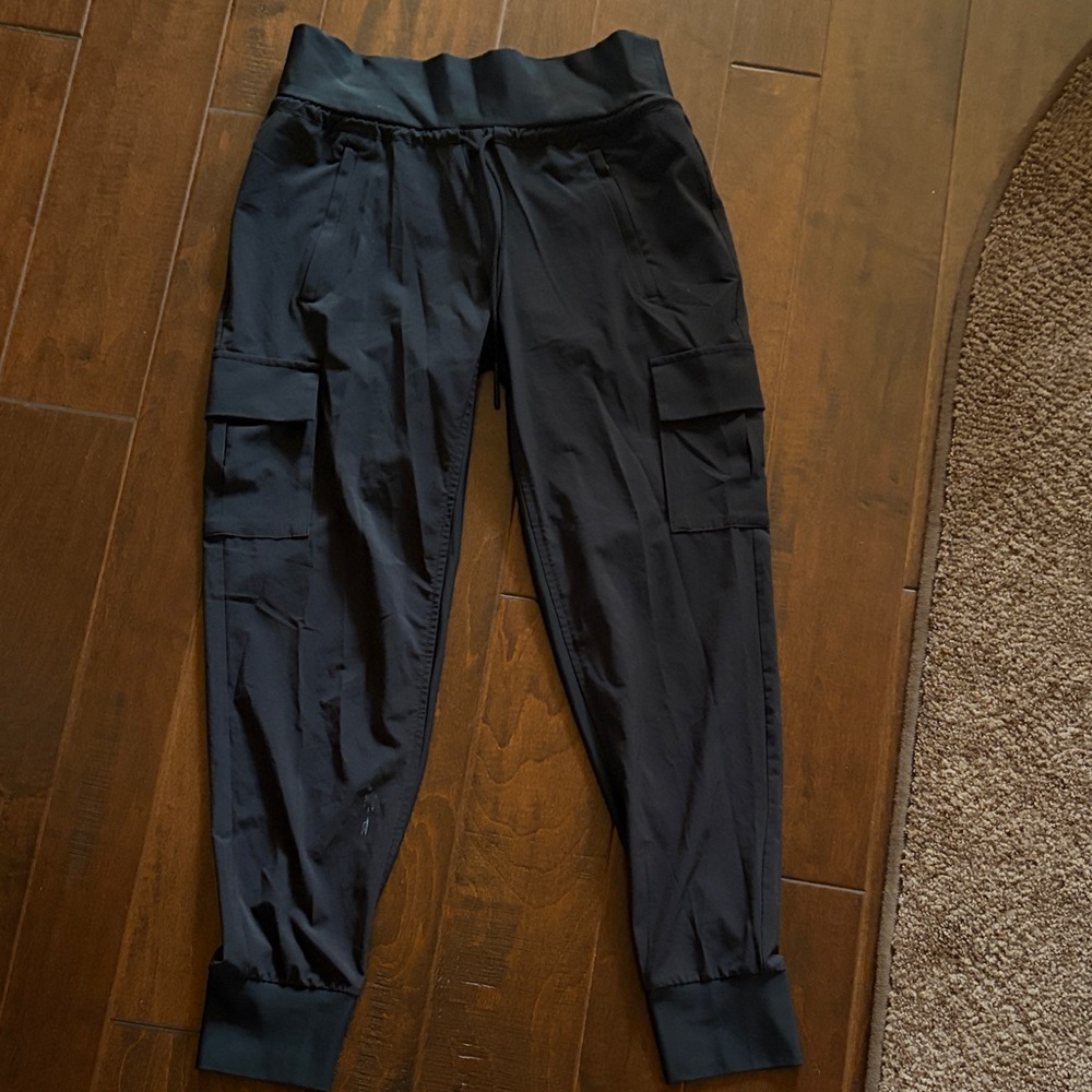 NWOT New Athleta Cargo Joggers Pants Black 2
